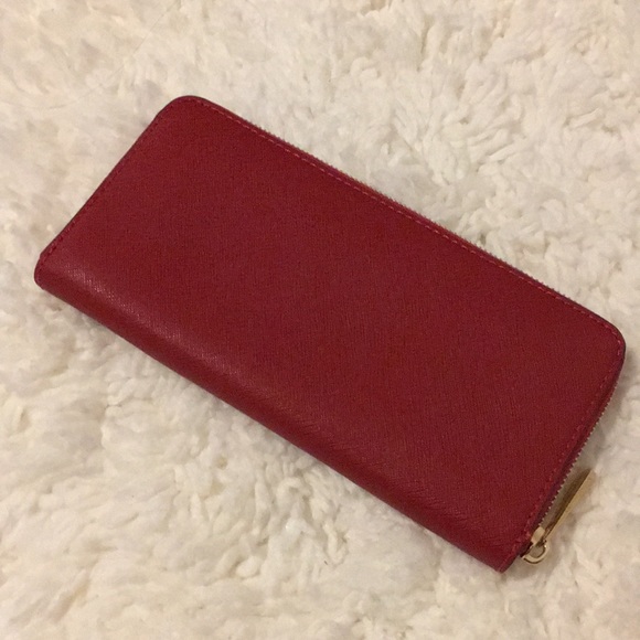 Michael Kors Wallet - Cherry 🍒 - Picture 2 of 5